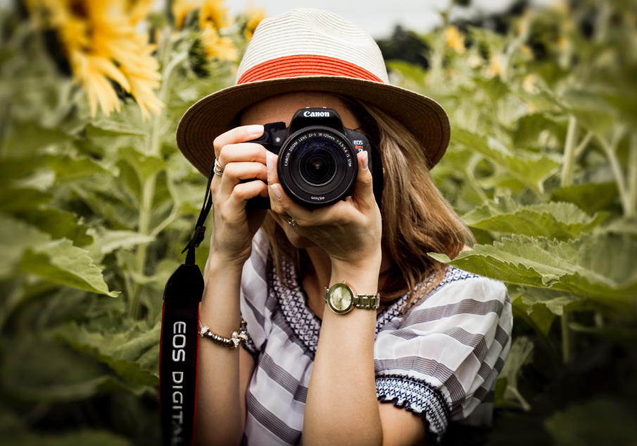 Fotografia stała się ważną częścią codziennego życia. Od uroczystości rodzinnych i świąt po profesjonalne projekty i treści w mediach społecznościowych – fotografie pozwalają ludziom zachować doświadczenia i dzielić się znaczącymi chwilami z innymi. Fotako reprezentuje rosnący związek między fotografią, kreatywnością i wygodą cyfrową, dostarczając rozwiązania przeznaczone dla osób, które chcą więcej zyskać na swoich zdjęciach. W świecie, w którym tysiące zdjęć może pozostać zapomniane w smartfonach i komputerach, usługi skupiające się na fotografii mogą pomóc w przekształceniu cyfrowych wspomnień w coś bardziej osobistego i trwałego. Fotako ponownie zwraca uwagę na wartość obrazów i kryjących się za nimi historii.